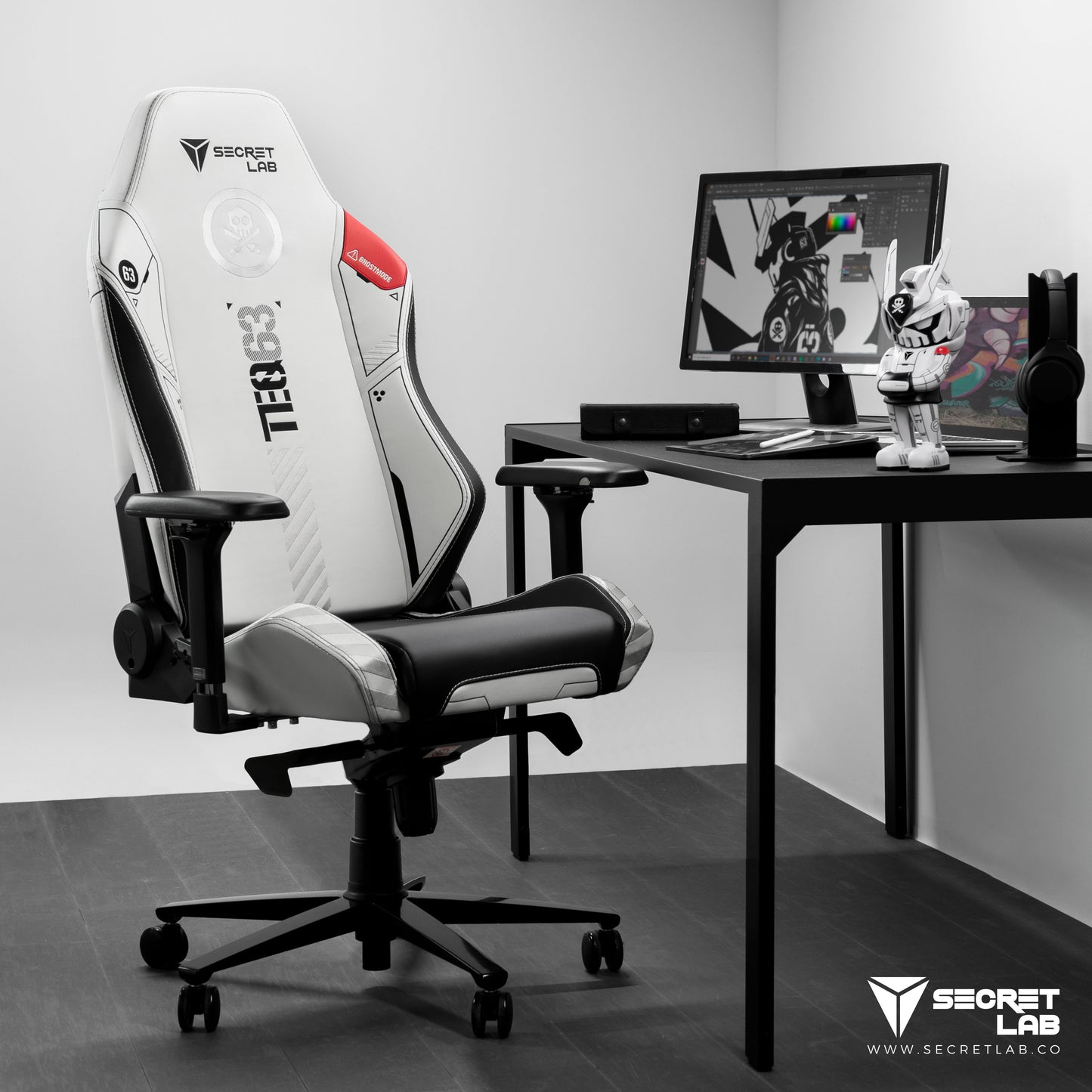 Secretlab MEGATEQ 12"  by  Secretlab x Quiccs x Martian Toys