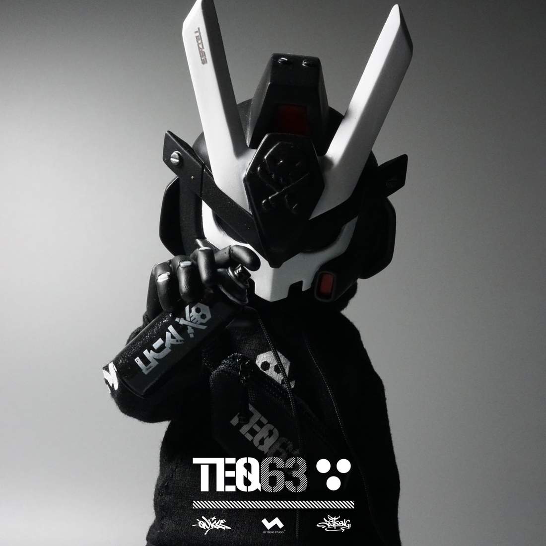 1:8 TEQ63 ACTION FIGURES 8" 2GO Series #1 OG Black + Ghost White by JT Studio x Quiccs