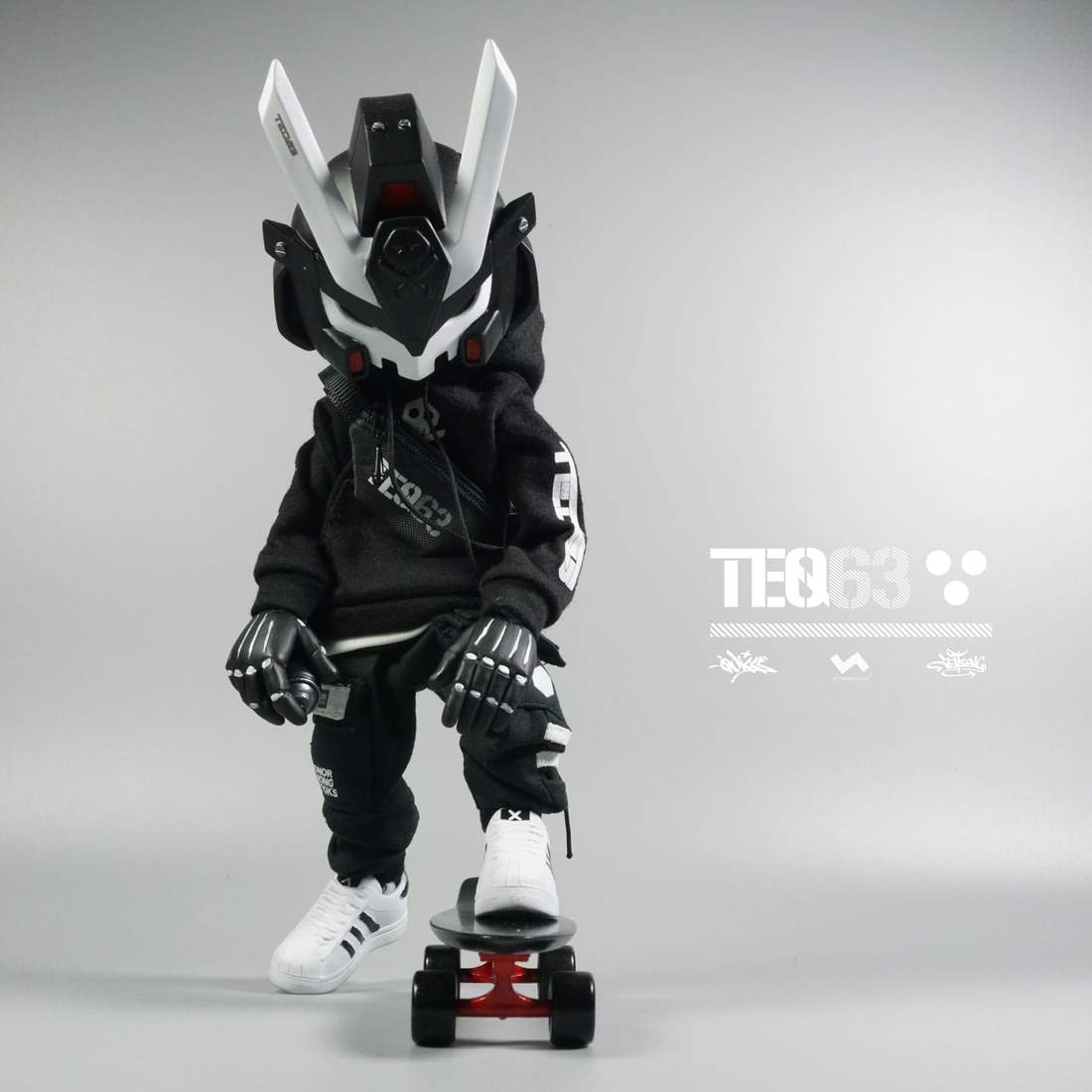 1:8 TEQ63 ACTION FIGURES 8" 2GO Series #1 OG Black + Ghost White by JT Studio x Quiccs
